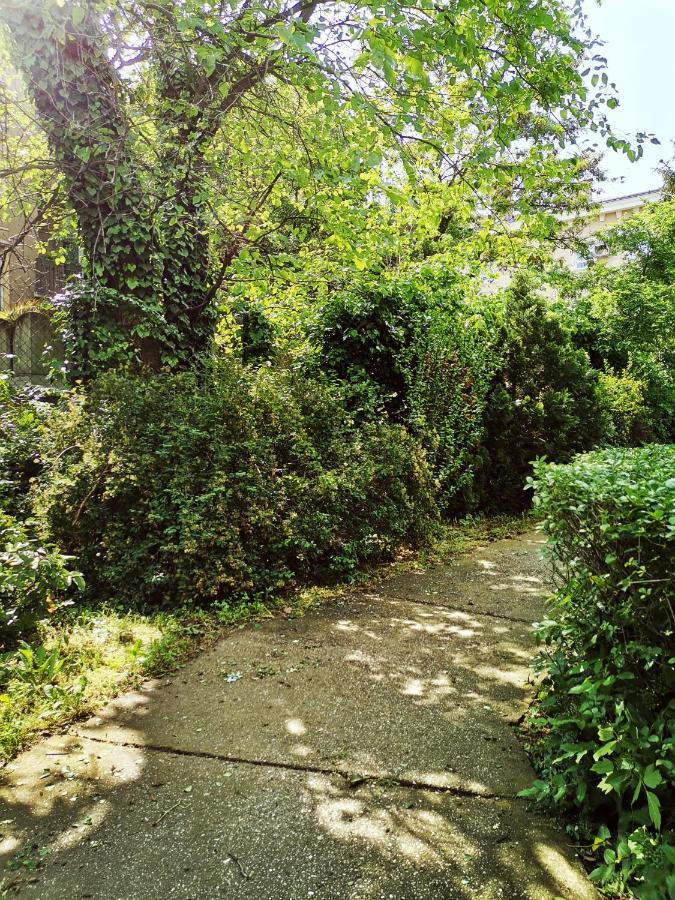 Flat In Historic Villa With Your Own Private Garden, Near City Park Budapest Exterior photo